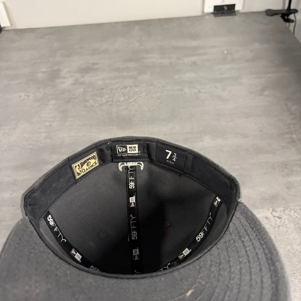 New Era Chicago Bulls Hat 7 3/4 Grey Silver 59FIFTY Fitted‎ Windy City NBA Cap